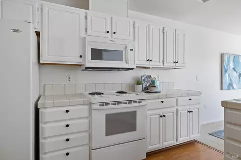 Kitchen - 129 Shoal Dr W, Vallejo, CA 94591 photo 2 of 4
