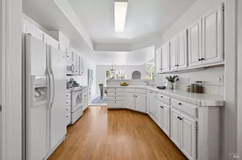 Kitchen - 129 Shoal Dr W, Vallejo, CA 94591 photo 4 of 4