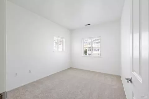 Bedroom - 129 Shoal Dr W, Vallejo, CA 94591 photo 7 of 9