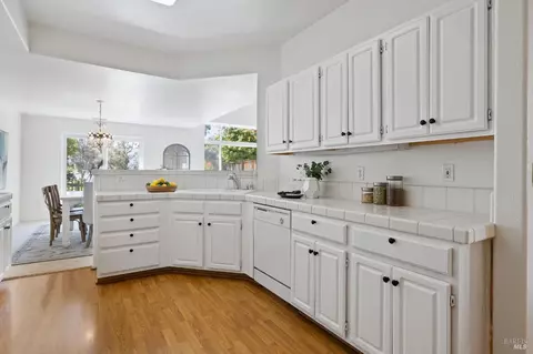 Kitchen - 129 Shoal Dr W, Vallejo, CA 94591 photo 3 of 4