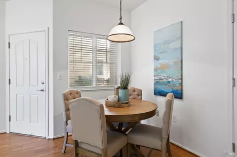 Dining - 129 Shoal Dr W, Vallejo, CA 94591 photo 4 of 5