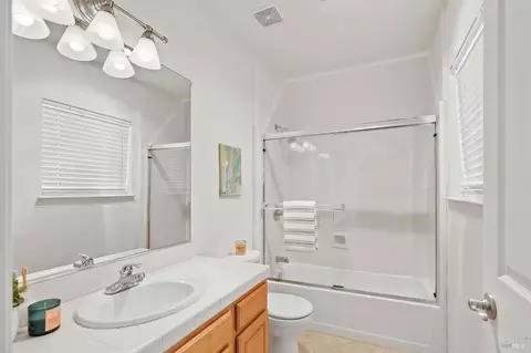 Bath - 129 Shoal Dr W, Vallejo, CA 94591 photo 3 of 3