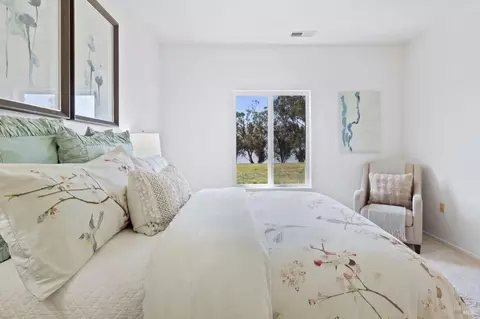 Bedroom - 129 Shoal Dr W, Vallejo, CA 94591 photo 4 of 9