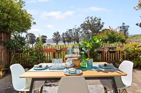 Dining - 129 Shoal Dr W, Vallejo, CA 94591 photo 5 of 5