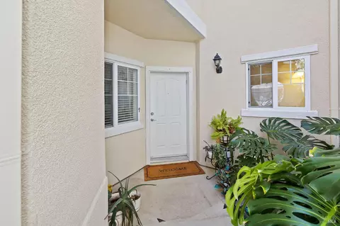 Entry Way - 129 Shoal Dr W, Vallejo, CA 94591 photo 2 of 4