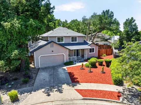 2322 So Hampton Cir, Santa Rosa, CA 95401