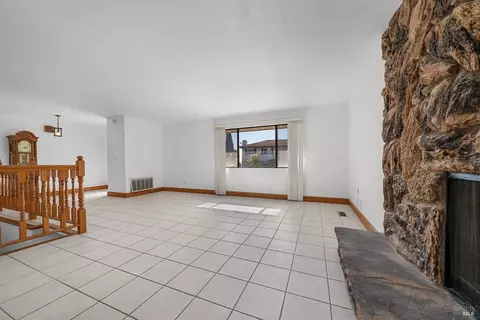 Living - 312 Skyline Dr, Vallejo, CA 94591 photo 5 of 12