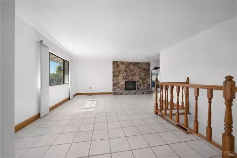 Living - 312 Skyline Dr, Vallejo, CA 94591 photo 4 of 12