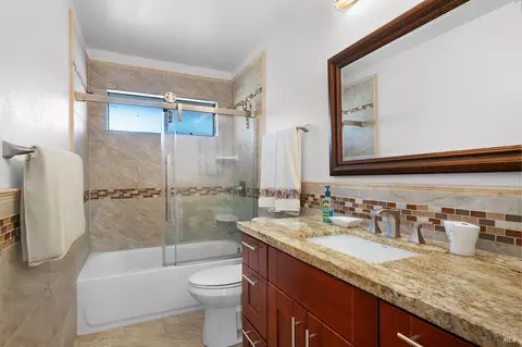 Bath - 312 Skyline Dr, Vallejo, CA 94591 photo 2 of 5