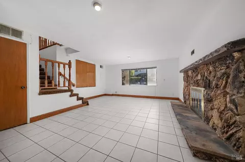 Living - 312 Skyline Dr, Vallejo, CA 94591 photo 11 of 12