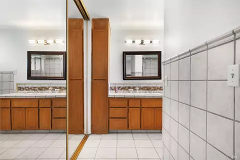Bath - 312 Skyline Dr, Vallejo, CA 94591 photo 3 of 5