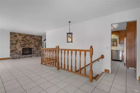 Living - 312 Skyline Dr, Vallejo, CA 94591 photo 9 of 12