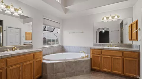 Bath - 8417 Benavente Ct, Vallejo, CA 94591 photo 2 of 4