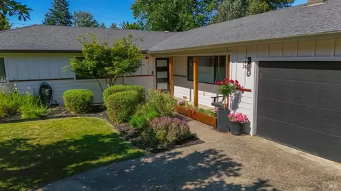715 Pomolita Way, Ukiah, CA 95482