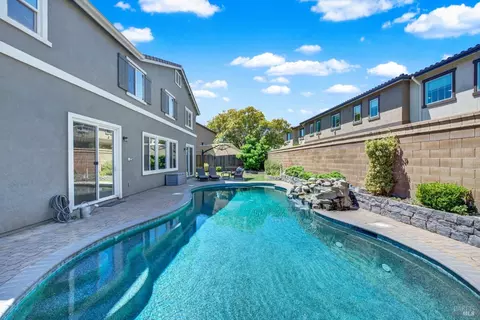 2240 Mariposa Dr, Dixon, CA 95620