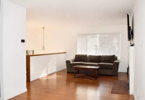 Living - 178 Baxter St, Vallejo, CA 94590 photo 1 of 3