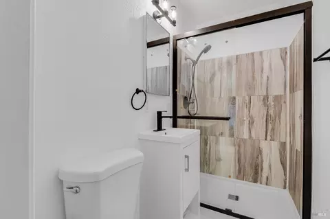 Bath - 178 Baxter St, Vallejo, CA 94590 photo 2 of 7