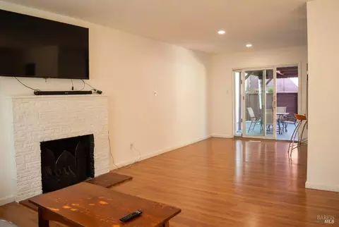Living - 178 Baxter St, Vallejo, CA 94590 photo 3 of 3