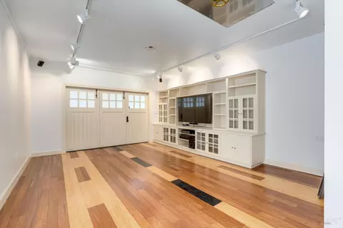 Living - 376 Randolph St, Napa, CA 94559 photo 2 of 2