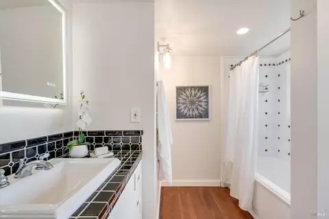 Bath - 376 Randolph St, Napa, CA 94559 photo 1 of 2