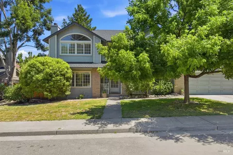 7080 Fellers Ln, Sebastopol, CA 95472