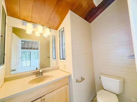 Bath - 27620 Poppy Dr, Willits, CA 95490 photo 2 of 3