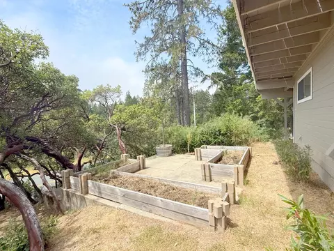 Exterior - 27620 Poppy Dr, Willits, CA 95490 photo 5 of 6
