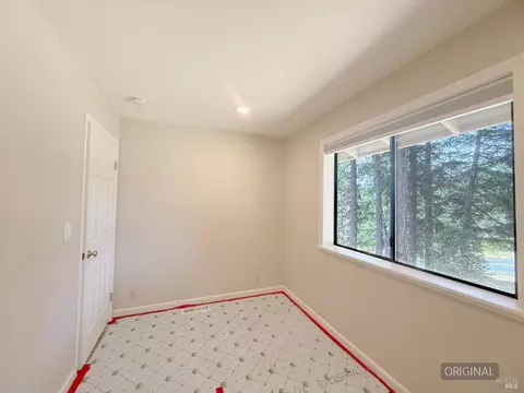 Bedroom - 27620 Poppy Dr, Willits, CA 95490 photo 4 of 7