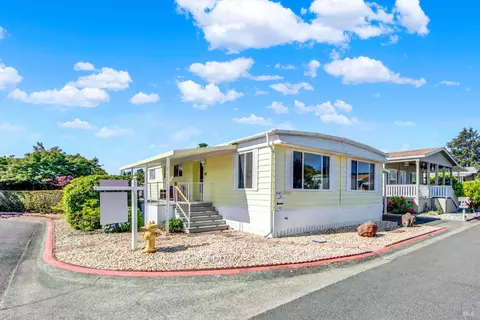 132 Cabana Dr, Napa, CA 94558