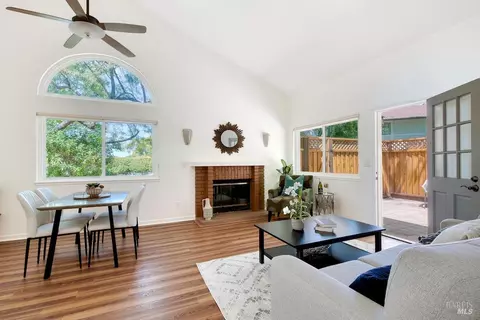 98 Village Cir, San Rafael, CA 94903