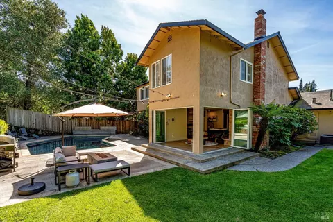 1116 Pinewood Dr, Napa, CA 94558