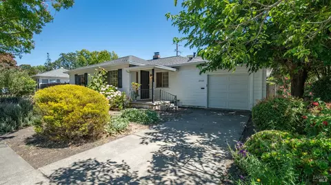 2820 Village Side Dr, Santa Rosa, CA 95405