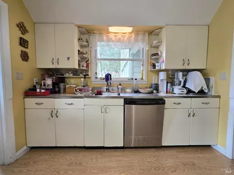 Kitchen - 490 North St, Willits, CA 95490 photo 3 of 3