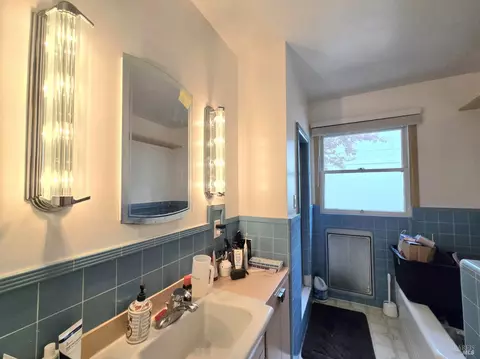 Bath - 490 North St, Willits, CA 95490 photo 2 of 2