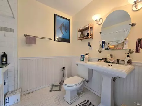 Bath - 490 North St, Willits, CA 95490 photo 1 of 2