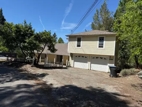 8822 Oak Grove Ave, Sebastopol, CA 95472