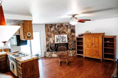 Living - 798 Colleen Dr, Windsor, CA 95492 photo 2 of 3