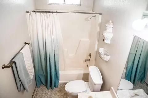 Bath - 798 Colleen Dr, Windsor, CA 95492 photo 2 of 2