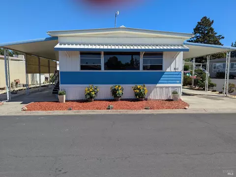 512 Colonial Park Dr, Santa Rosa, CA 95403
