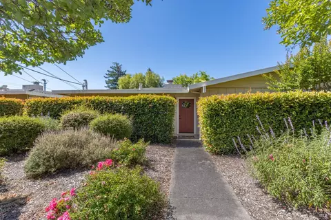 121 W Macarthur St, Sonoma, CA 95476