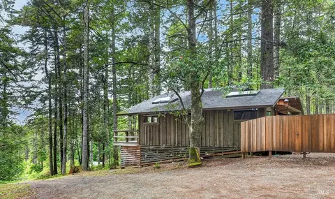 46801 Pacific Woods Rd, Gualala, CA 95445