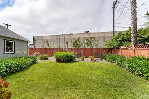 Exterior - 1117 Maple Ave, Vallejo, CA 94591 photo 7 of 9