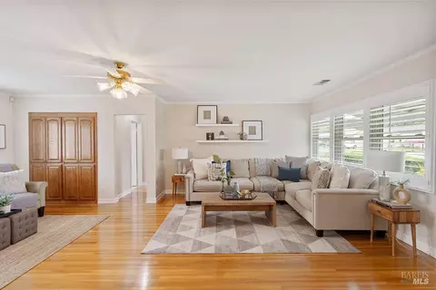 Living - 1117 Maple Ave, Vallejo, CA 94591 photo 3 of 3