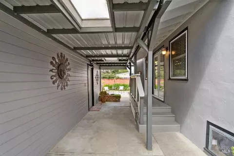 Entry Way - 1117 Maple Ave, Vallejo, CA 94591 photo 2 of 2