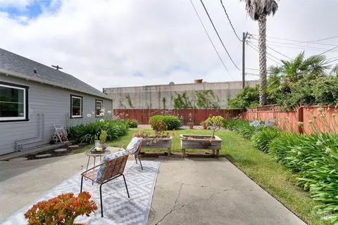 Exterior - 1117 Maple Ave, Vallejo, CA 94591 photo 6 of 9