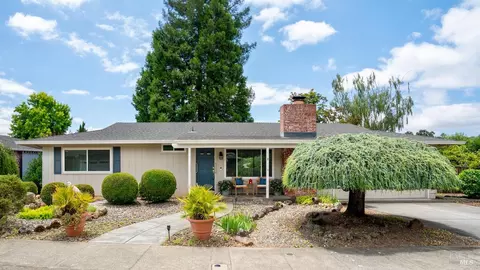 6860 Oak Leaf Dr, Santa Rosa, CA 95409