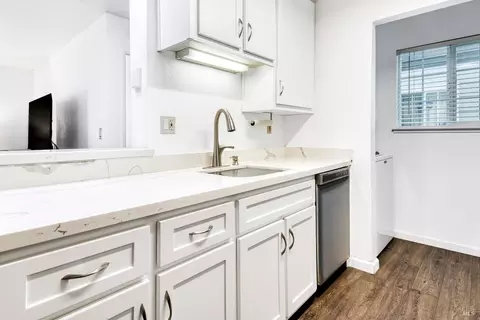 Kitchen - 107 Lighthouse Dr, Vallejo, CA 94590 photo 2 of 3