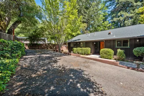 Exterior - 1122 W Standley St, Ukiah, CA 95482 photo 8 of 9