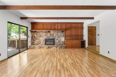 Living - 1122 W Standley St, Ukiah, CA 95482 photo 2 of 4