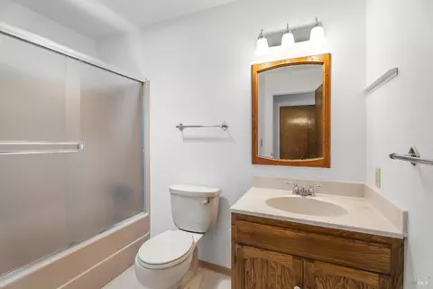 Bath - 1122 W Standley St, Ukiah, CA 95482 photo 1 of 2